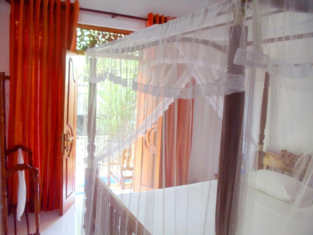 Aayu'S Guest Hotel Bentota Quarto foto
